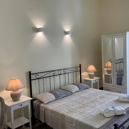 Piazza Fontana Luxury Couette-café